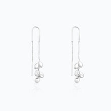 Load image into Gallery viewer, DALIA PETALS PEARL EARRINGS
